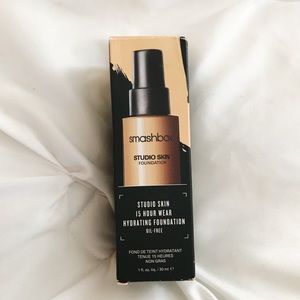 Smashbox skin 15 hour wear foundation 2.4